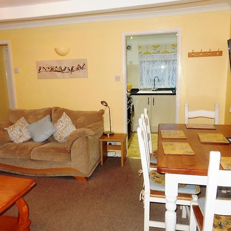 Sheena'S Dartmouth Chalets Exterior photo